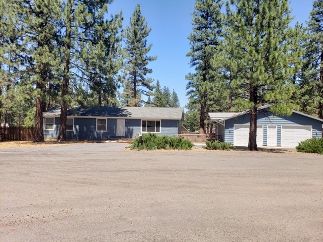 property at 699-495 Circle Ct