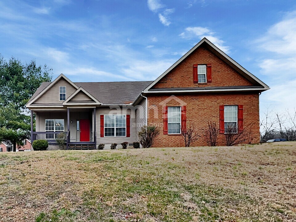109 Magnolia Dr in White House, TN - Building Photo