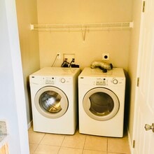 913 E Emerson St in Bloomington, IL - Building Photo - Building Photo