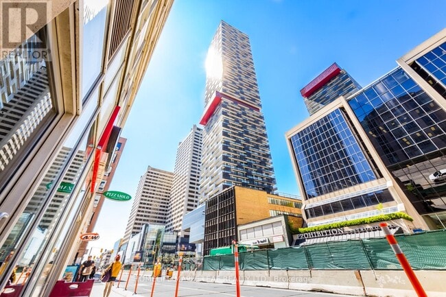 8 Eglinton Ave E in Toronto, ON - Building Photo - Building Photo