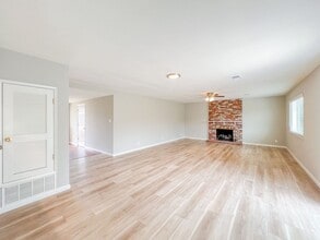 1529 E 19th St in Santa Ana, CA - Foto de edificio - Building Photo