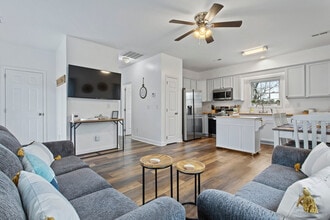 343 Henderson Ave in Pass Christian, MS - Building Photo - Building Photo