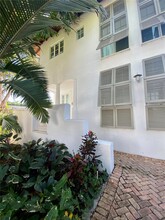 350 Woodcrest Rd in Key Biscayne, FL - Building Photo - Building Photo