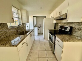 666 W 17th St in Hialeah, FL - Building Photo