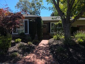 2264 Grahn Dr in Santa Rosa, CA - Building Photo - Building Photo