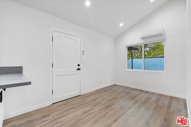 7421 Amigo Ave in Los Angeles, CA - Building Photo - Building Photo