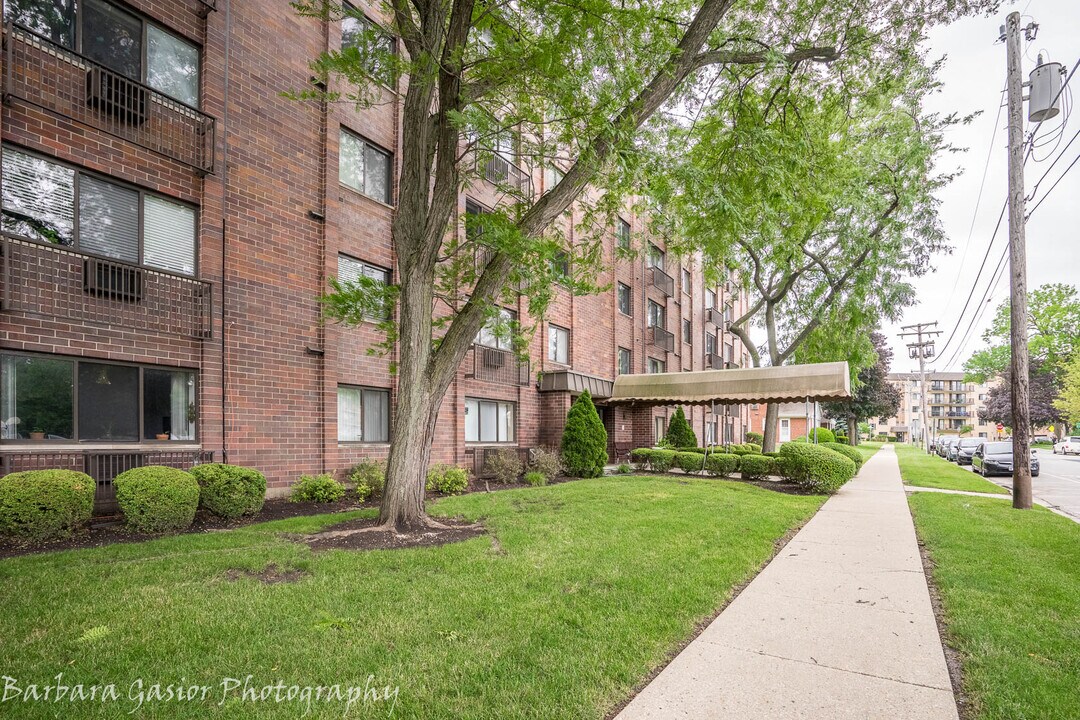 835 Pearson St in Des Plaines, IL - Building Photo
