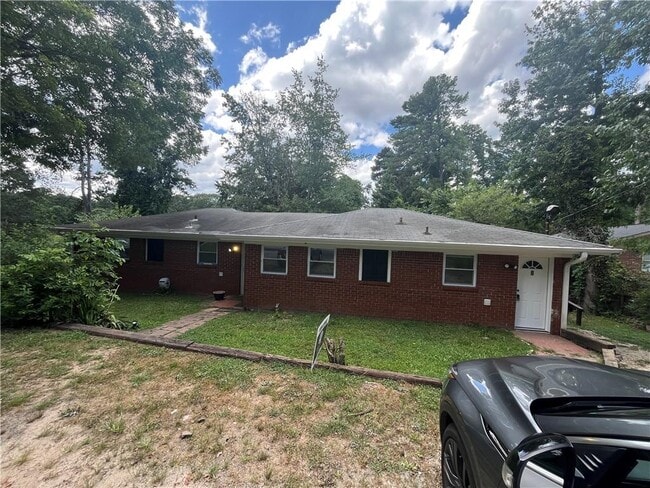 property at 108 S Woodland Dr