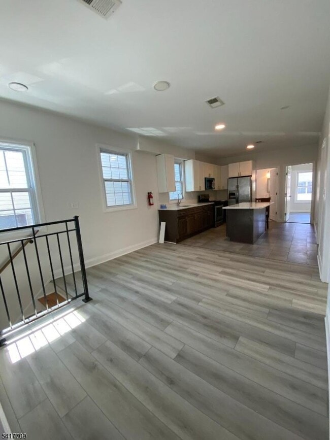334 Bond St in Elizabeth, NJ - Building Photo - Building Photo