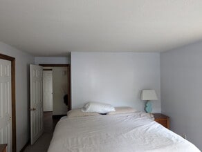 311 Taylor St, Unit first floor in Manchester, NH - Foto de edificio - Building Photo