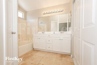 5225 Meadow Rock Ave in Las Vegas, NV - Building Photo - Building Photo