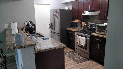 9635 Beverly Hill St in Houston, TX - Building Photo - Building Photo