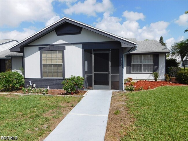 10525 Putnam Ct in Lehigh Acres, FL - Building Photo - Building Photo