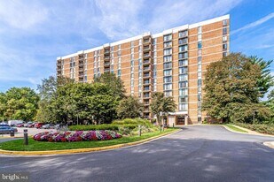 2300 Pimmit Dr, Unit 308W in Falls Church, VA - Building Photo