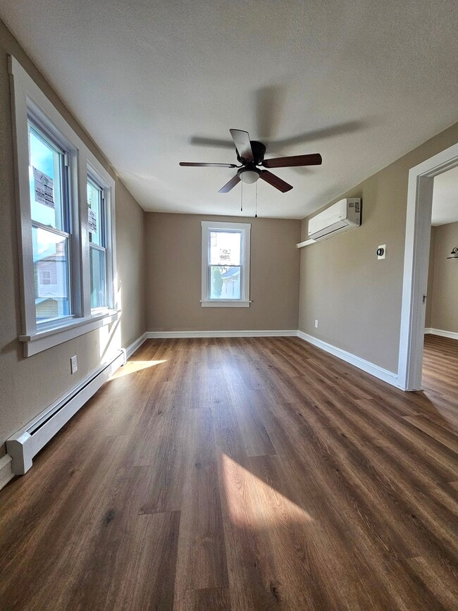 130 Woodlawn Ave, Unit Front in Mountain Top, PA - Foto de edificio - Building Photo