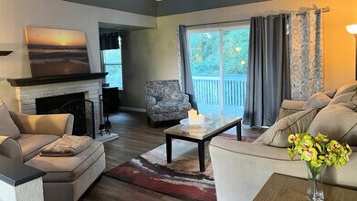 723 N 8th St in Coos Bay, OR - Foto de edificio - Building Photo