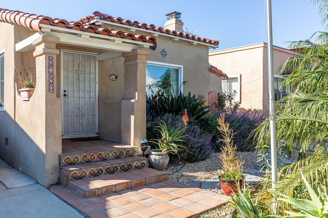 4340 McClintock St in San Diego, CA - Building Photo