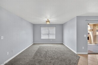 1150 N Buffalo Dr in Las Vegas, NV - Building Photo - Building Photo