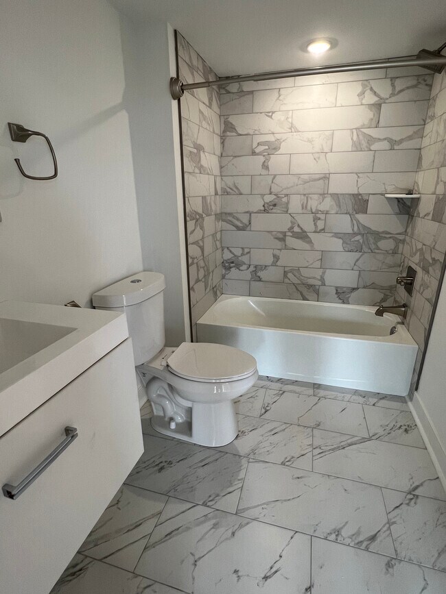 5128 Spruce St, Unit Unt 3 in Philadelphia, PA - Building Photo - Building Photo