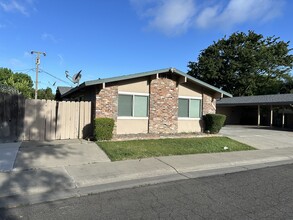 429 Vincente Way in Stockton, CA - Building Photo - Building Photo