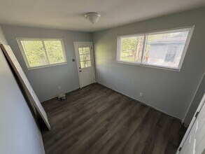 2527 Leslie Ave in Overland, MO - Building Photo - Building Photo