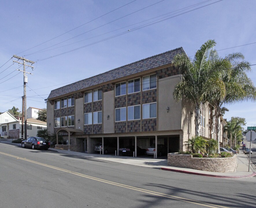 Friars Hill Luxury Apartments in San Diego, CA - Building Photo