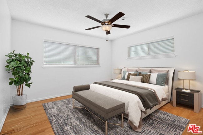 5320 W 57th St in Los Angeles, CA - Building Photo - Building Photo