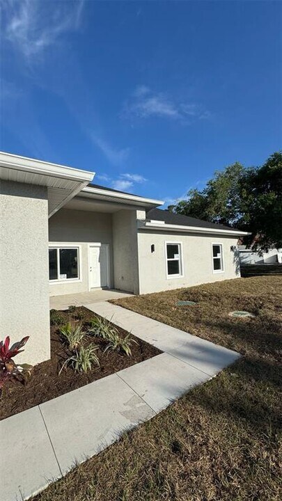 5124 Andris St in North Port, FL - Building Photo