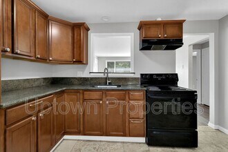 1365 SE Cedar St in Hillsboro, OR - Building Photo - Building Photo