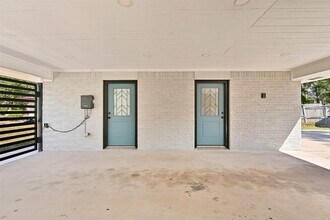 10930 White Thorn St in Houston, TX - Foto de edificio - Building Photo