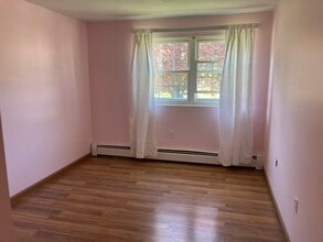 70 Edgelawn Ave, Unit Apt 3 in North Andover, MA - Building Photo - Building Photo