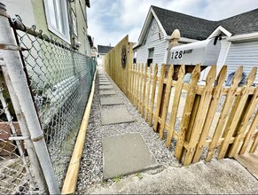 128 W Burk Ave in Wildwood, NJ - Building Photo - Building Photo