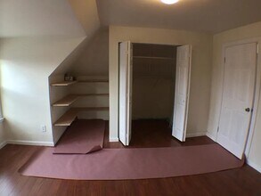 5647 Hampton St, Unit 3 in Pittsburgh, PA - Foto de edificio - Building Photo