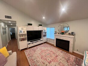 25307 Vía Oriol in Santa Clarita, CA - Building Photo - Building Photo