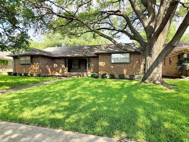 property at 7544 Brentcove Cir