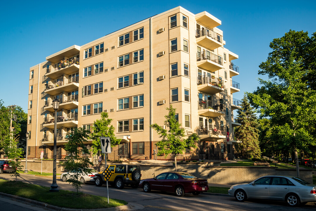 The Shores in Minneapolis, MN - Foto de edificio