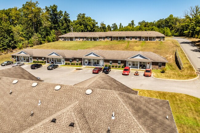 Dickson Gardens in Dickson, TN - Building Photo - Building Photo