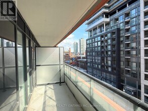 180 Front St E in Toronto, ON - Building Photo - Building Photo