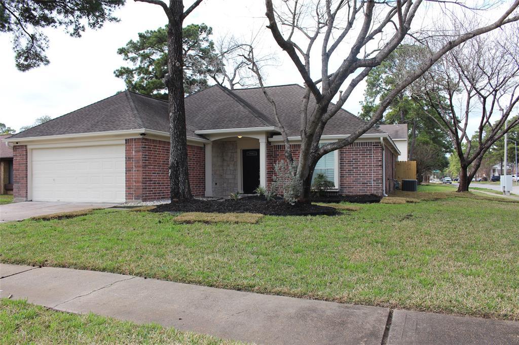 9202 Bayou Bluff Dr in Spring, TX - Building Photo