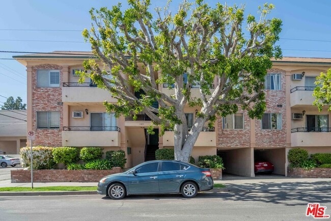 11871 Idaho Ave, Unit 8 in Los Angeles, CA - Foto de edificio - Building Photo
