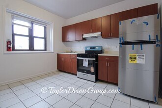 4033 W Gladys Ave in Chicago, IL - Building Photo - Building Photo