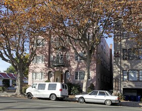 Central Apartments in Alameda, CA - Building Photo - Building Photo