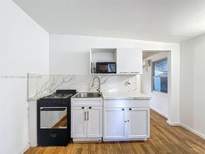 1110 N 58th Ave in Hollywood, FL - Building Photo - Building Photo