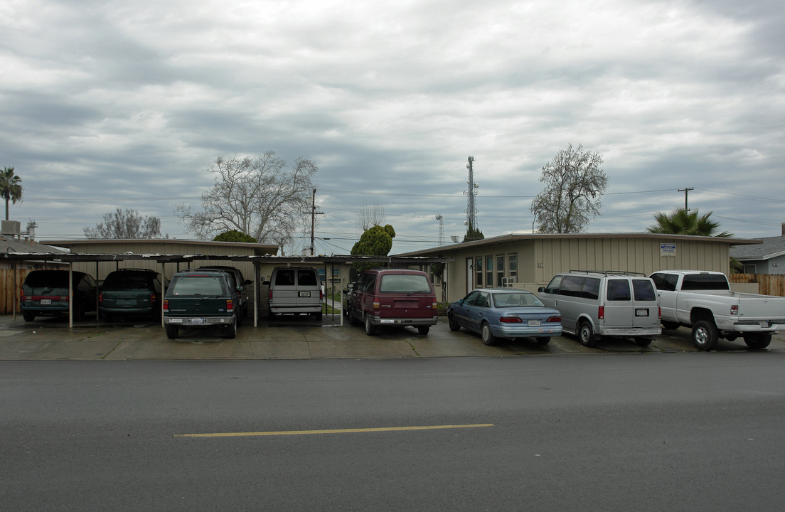 617 S G St in Madera, CA - Foto de edificio