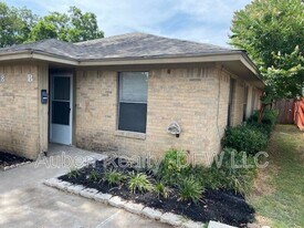 118 Maple St in Arlington, TX - Building Photo