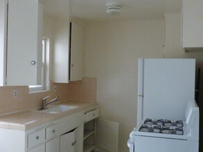 926 S Lake St - Room for Rent w/ Private Bath in Los Angeles, CA - Building Photo - Building Photo