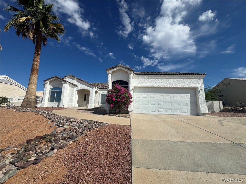 3323 N Ridge Ave in Bullhead City, AZ - Building Photo