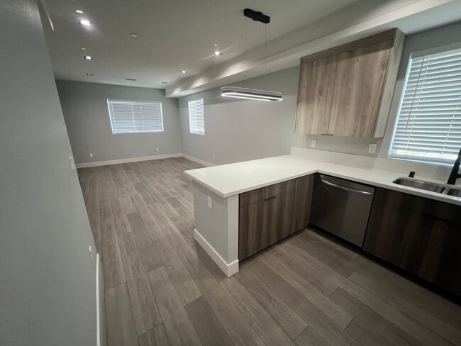 14833 Erwin St