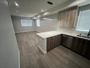 14833 Erwin St in Los Angeles, CA - Building Photo - Building Photo