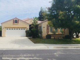 1823 N Holly Ave in Clovis, CA - Building Photo